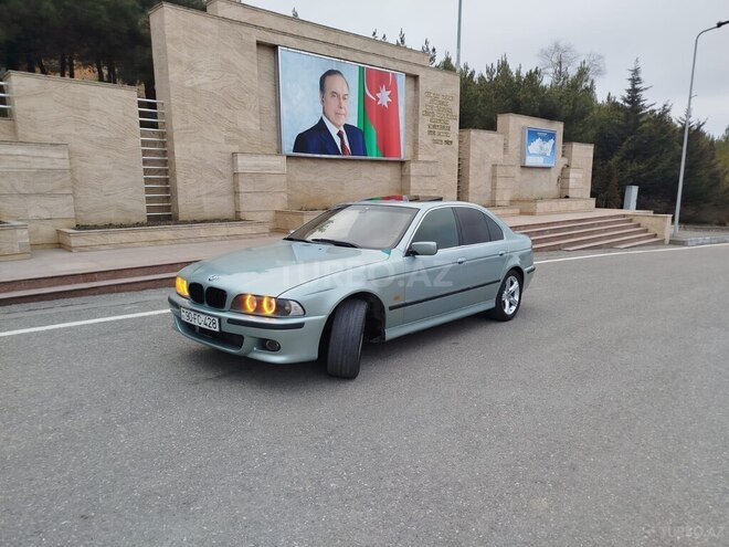 BMW 528 1998, 320,000 km - 2.8 l - Qusar