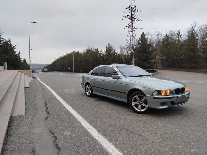 BMW 528 1998, 320,000 km - 2.8 l - Qusar