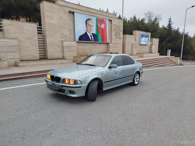 BMW 528 1998, 320,000 km - 2.8 l - Qusar