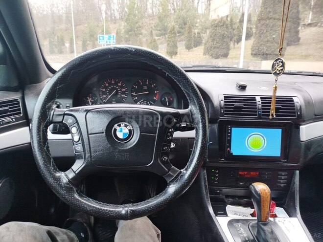 BMW 528 1998, 320,000 km - 2.8 l - Qusar