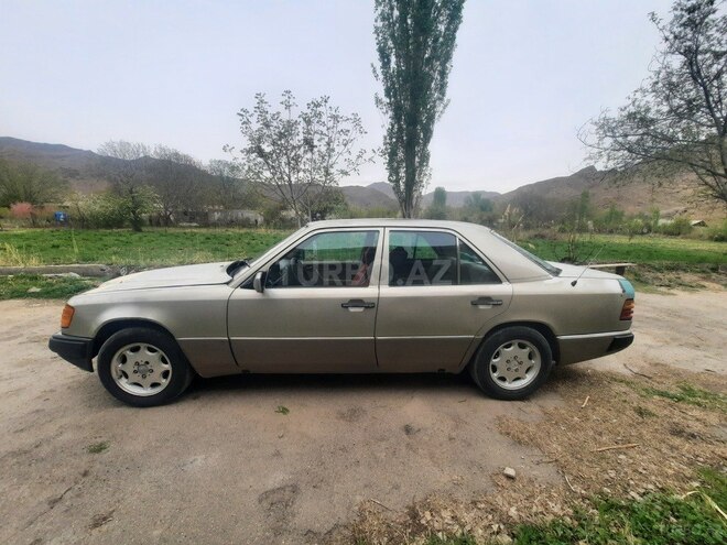 Mercedes E 200 d 1990, 536,000 km - 2.0 л - Naxçıvan