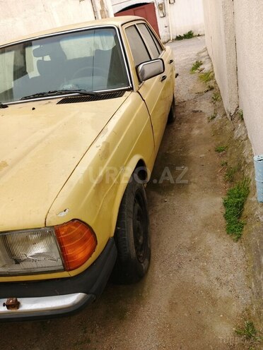 Mercedes E 200 d 1982, 250,000 km - 2.0 l - Bakı