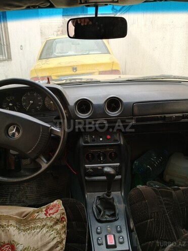 Mercedes E 200 d 1982, 250,000 km - 2.0 l - Bakı