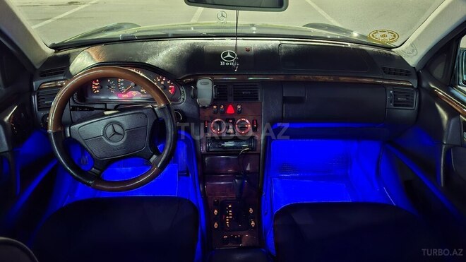 Mercedes E 320 1998, 360,000 km - 3.2 l - Bakı