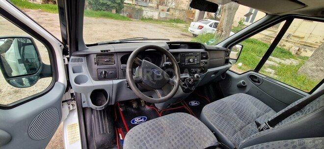 Ford Transit-8