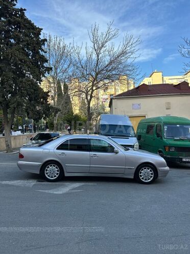 Mercedes E 240 2002, 260,000 km - 2.6 л - Bakı
