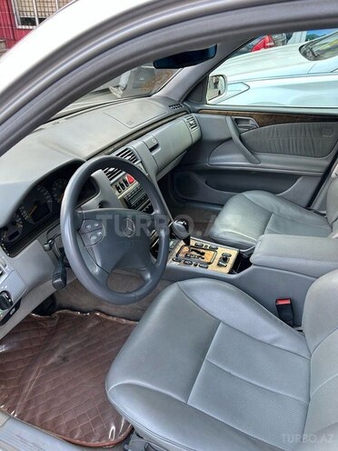 Mercedes E 240 2002, 260,000 km - 2.6 л - Bakı