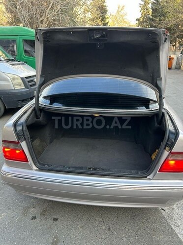 Mercedes E 240 2002, 260,000 km - 2.6 л - Bakı