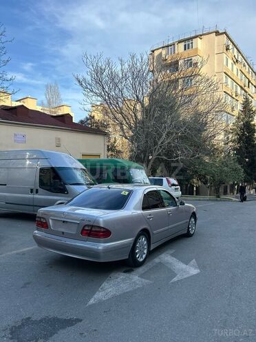 Mercedes E 240 2002, 260,000 km - 2.6 л - Bakı