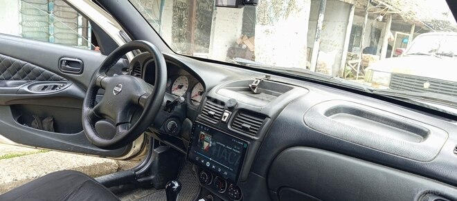 Nissan Sunny 2010, 567,806 km - 1.3 l - Masallı