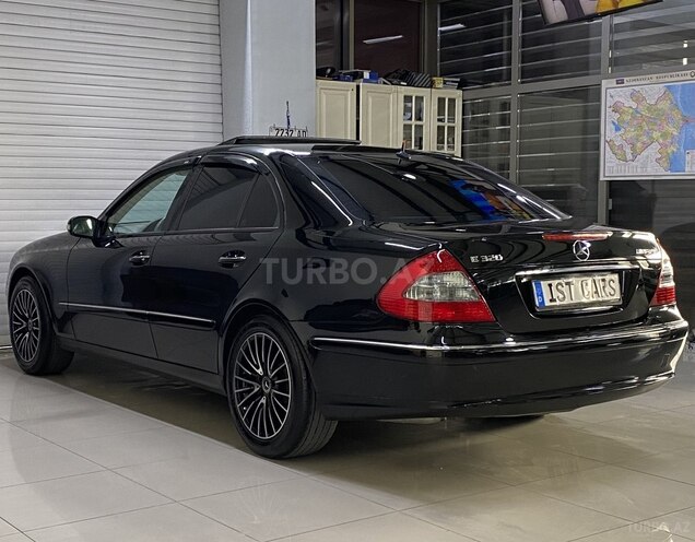 Mercedes E 320-9