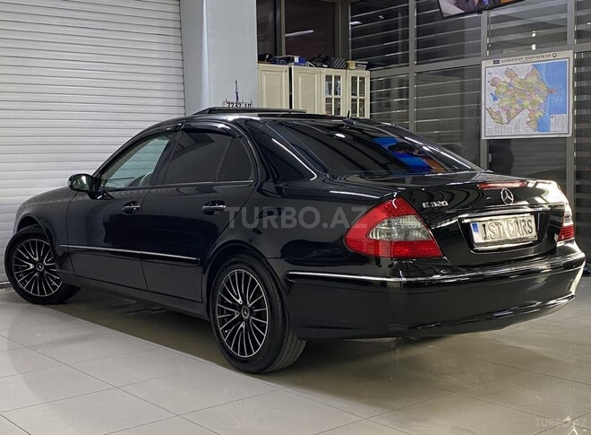 Mercedes E 320-11