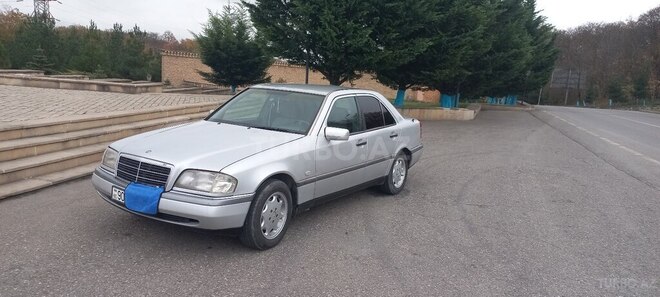 Mercedes C 200 1995, 310,000 km - 2.0 l - Qusar