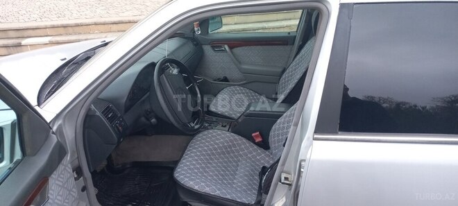 Mercedes C 200 1995, 310,000 km - 2.0 l - Qusar