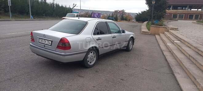 Mercedes C 200 1995, 310,000 km - 2.0 l - Qusar