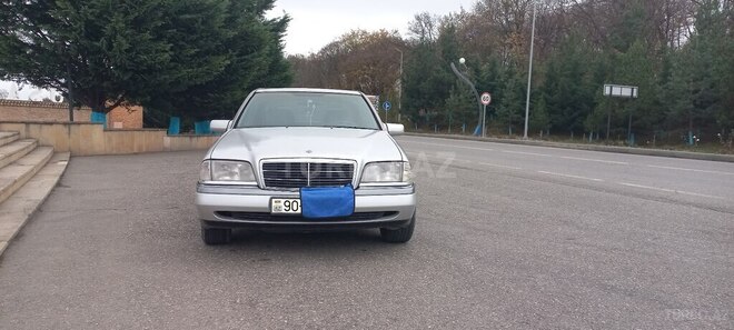 Mercedes C 200 1995, 310,000 km - 2.0 l - Qusar
