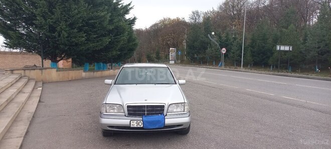 Mercedes C 200 1995, 310,000 km - 2.0 l - Qusar