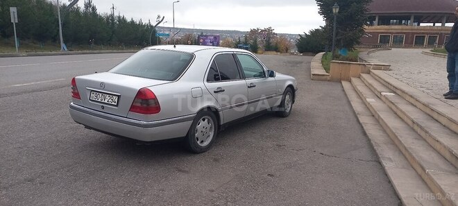 Mercedes C 200 1995, 310,000 km - 2.0 l - Qusar
