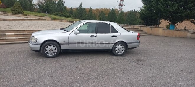 Mercedes C 200 1995, 310,000 km - 2.0 l - Qusar