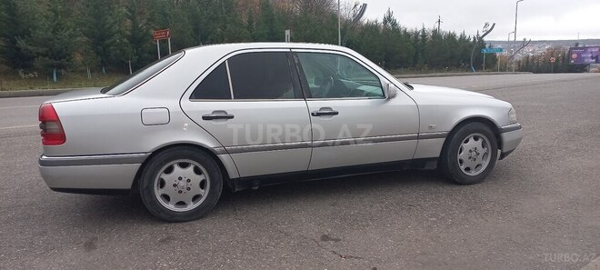 Mercedes C 200 1995, 310,000 km - 2.0 l - Qusar