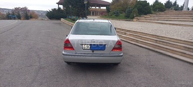 Mercedes C 200 1995, 310,000 km - 2.0 l - Qusar
