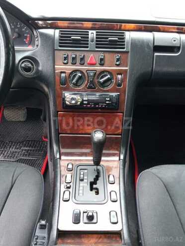 Mercedes E 240 1997, 521,000 km - 2.4 l - Bakı