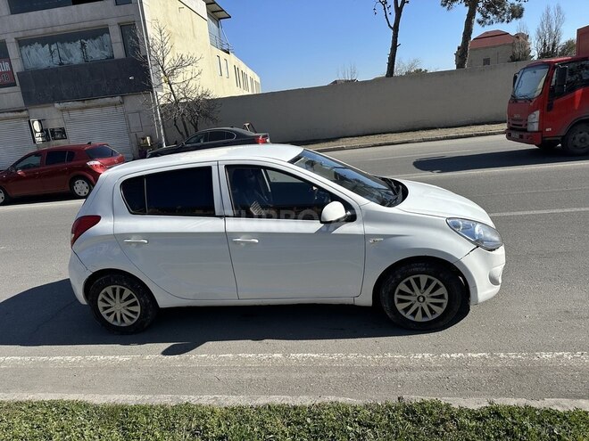 Hyundai i20 2010, 213,000 km - 1.4 l - Bakı
