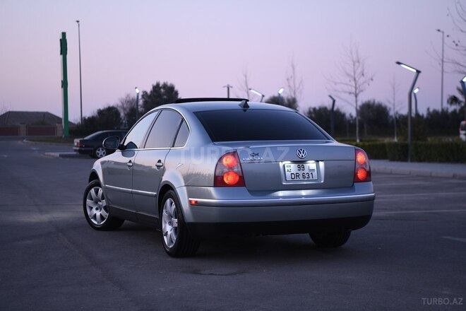 Volkswagen Passat 2004, 226,000 km - 1.8 l - Salyan