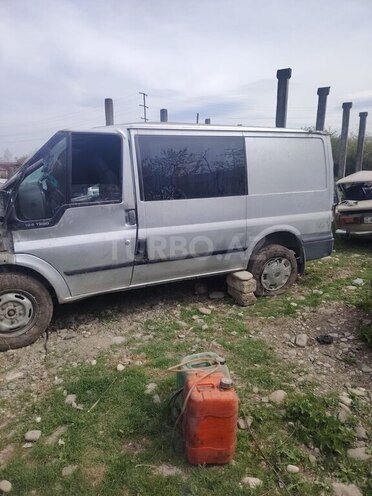 Ford Transit-8