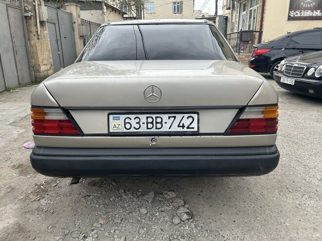 Mercedes E 200 1989, 236,000 km - 2.0 l - Bakı