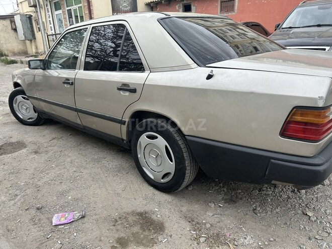 Mercedes E 200 1989, 236,000 km - 2.0 l - Bakı