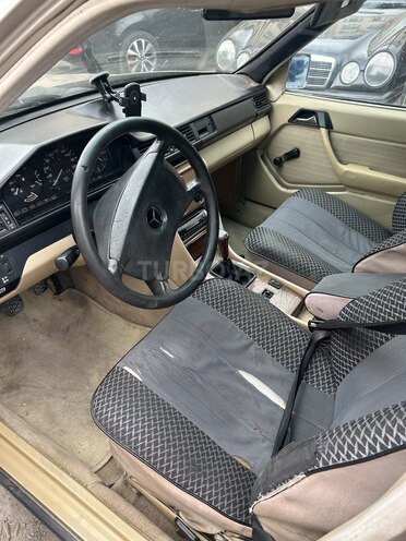Mercedes E 200 1989, 236,000 km - 2.0 l - Bakı