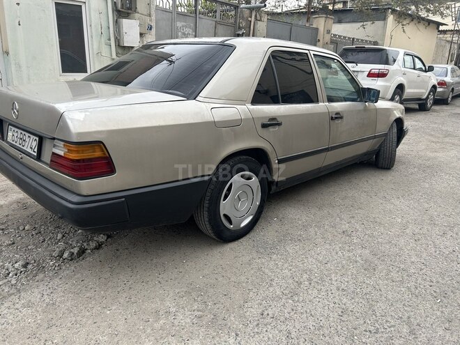 Mercedes E 200 1989, 236,000 km - 2.0 l - Bakı