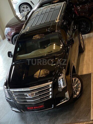 Cadillac Escalade-3