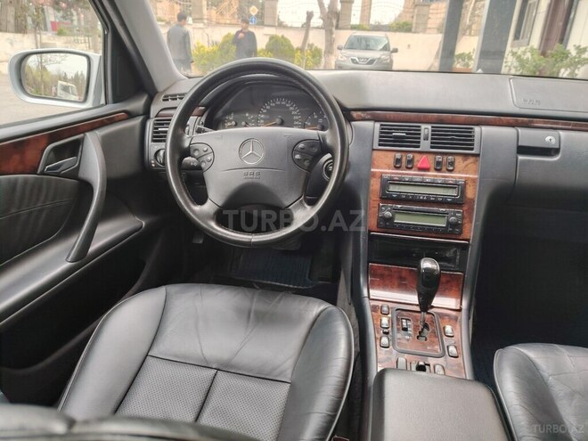 Mercedes E 240 2001, 280,000 km - 2.6 l - Bakı