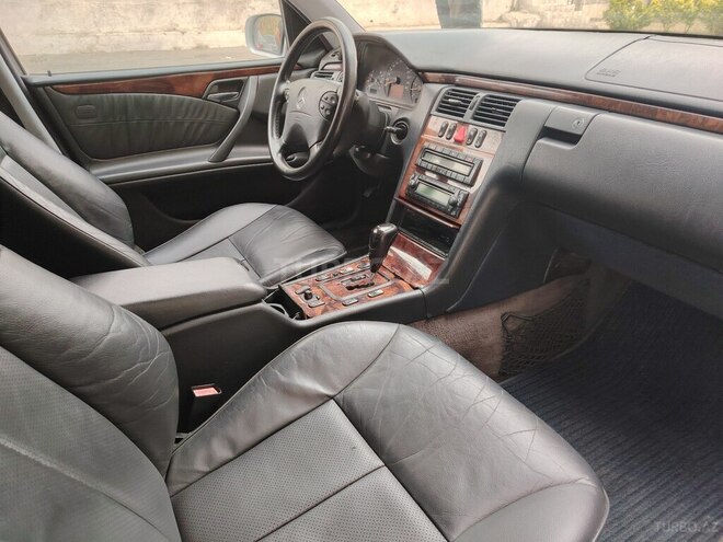 Mercedes E 240 2001, 280,000 km - 2.6 l - Bakı