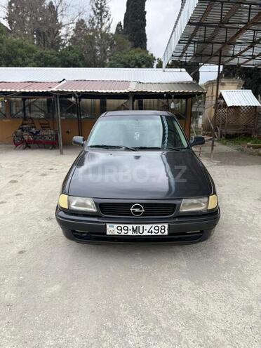 Opel Astra 1996, 300,000 km - 1.6 l - Gəncə