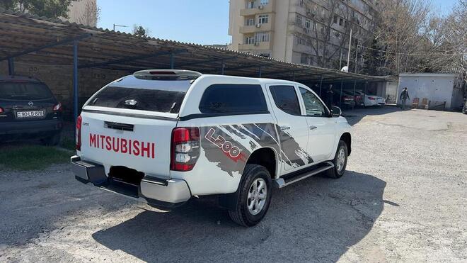Mitsubishi L200 2021, 167,000 km - 2.4 l - Bakı