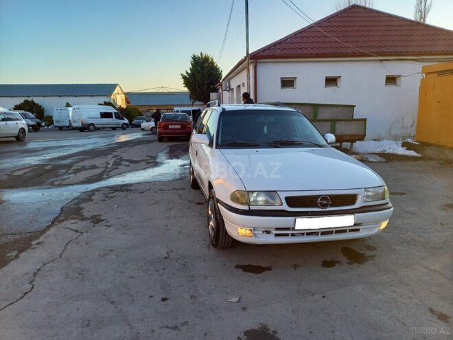 Opel Astra 1998, 170,000 km - 1.6 l - Şəki