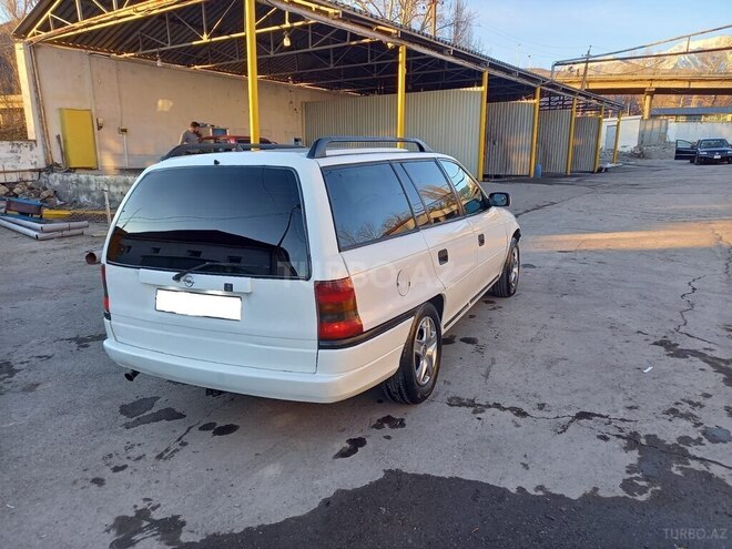 Opel Astra 1998, 170,000 km - 1.6 l - Şəki