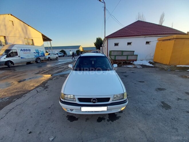 Opel Astra 1998, 170,000 km - 1.6 l - Şəki