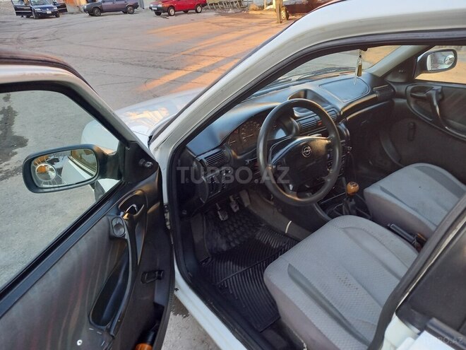 Opel Astra 1998, 170,000 km - 1.6 l - Şəki