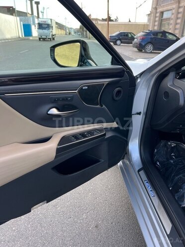 Lexus ES 300h 2021, 27,500 km - 2.5 l - Bakı