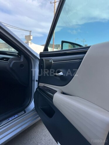 Lexus ES 300h 2021, 27,500 km - 2.5 l - Bakı