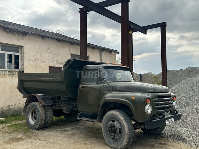 ZIL 130 1982, 250,000 km - 4.5 l - Salyan