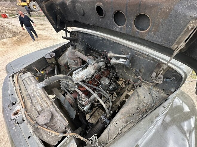ZIL 130 1982, 250,000 km - 4.5 l - Salyan