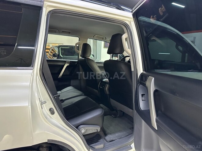Toyota Land Cruiser Prado-13