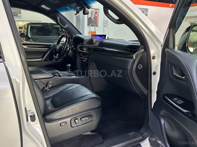 Lexus LX 450d-16