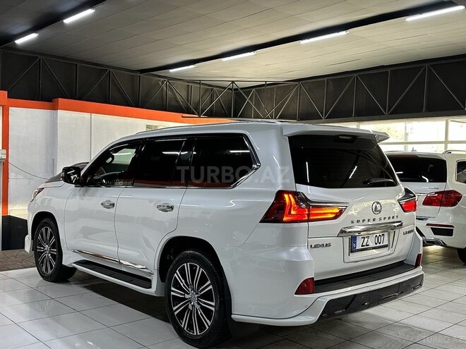 Lexus LX 450d-8