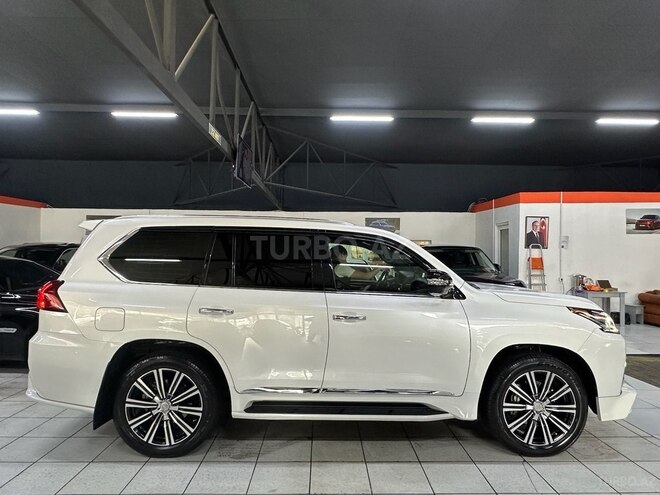 Lexus LX 450d-11
